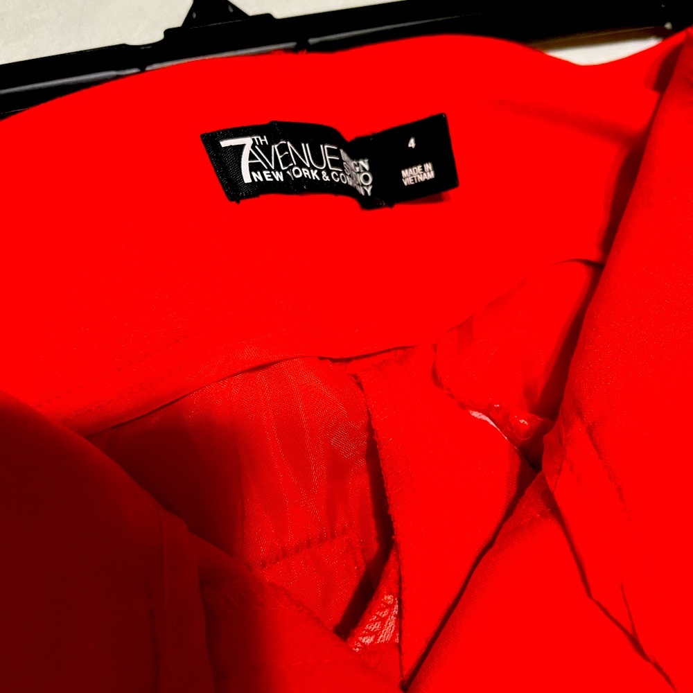 Style signature pant suit that is suitable for all occasions.